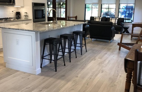 Syracuse House | GORGEOUS! Open concept renovation. Wawasee, Oakwood Park water front!