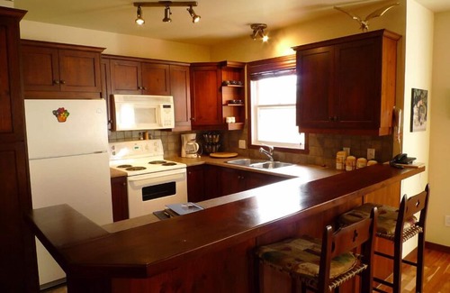 Mont-Tremblant Cottage | Gorgeous/Peaceful Cottage on the mountain with deers and birds.