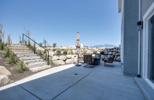 Riverton House | Gorgeous, pet friendly home with large kitchen and huge yard