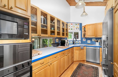 West Slope House | Gorgeous Portland home in the West Slope neighborhood adjacent to everything!