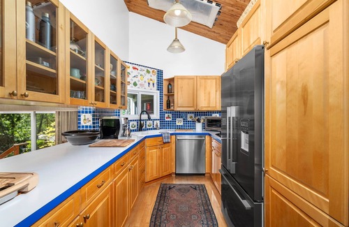 West Slope House | Gorgeous Portland home in the West Slope neighborhood adjacent to everything!