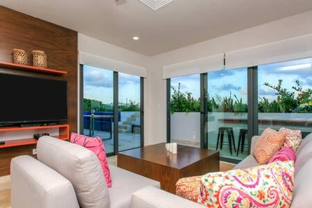 Ejidal Apartment | Gorgeous Private Pool with Terrace Steps to Beach and 5th Ave!