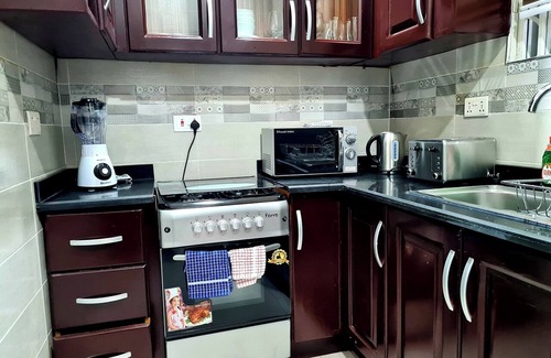 Accra Apartment | Gorgeous Quiet & Comfy Close to Highway