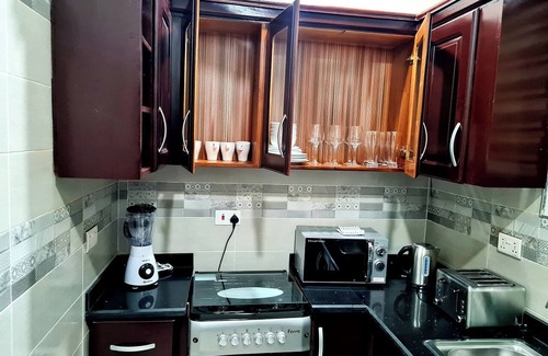 Accra Apartment | Gorgeous Quiet & Comfy Close to Highway