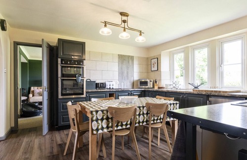 Norton St. Philip House | Gorgeous Rural 4 Bed Farm Cottage - With Hot Tub