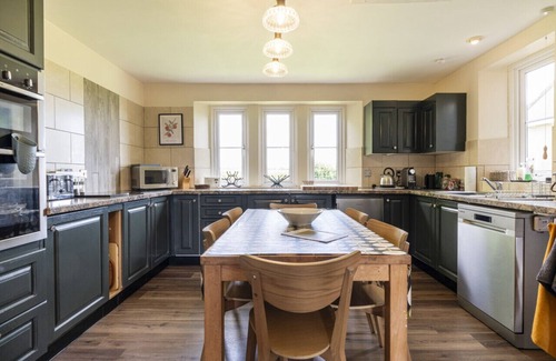 Norton St. Philip House | Gorgeous Rural 4 Bed Farm Cottage - With Hot Tub