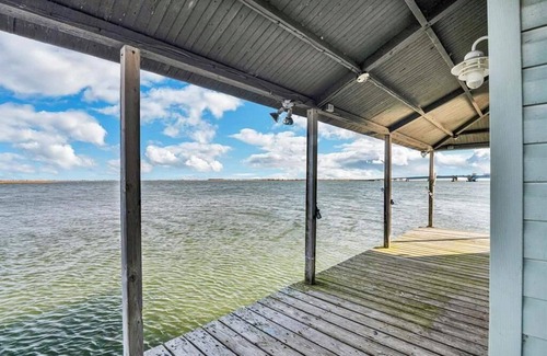 North Wildwood House | Gorgeous recently renovated home on the bay with a deep water slip!