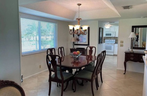East Naples Condo | Gorgeous remodeled 2BR 2BA spacious 2nd fl condo