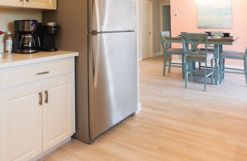 Laurel House | Gorgeous Remodeled Near Nokomis Beach Survived HURRICANE - CAN WE HELP?