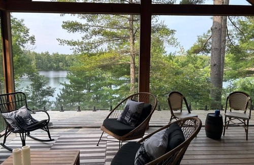 Gravenhurst House | Gorgeous Renovated Lake Cottage! 300ft lake frontage