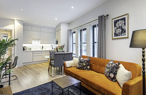 Putney Apartment | Gorgeous Roehampton Flat