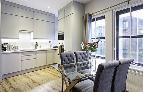 Putney Apartment | Gorgeous Roehampton Flat