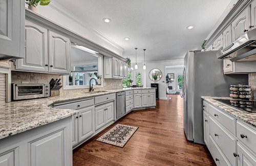 Rogers House | Gorgeous Rogers, Bentonville Home with Pool HotTub& Huge Yard