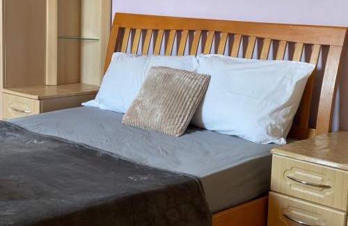 North Finchley House | Gorgeous Room In North London