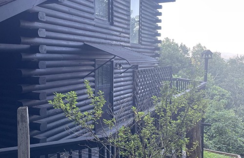 Tate Cabin | Gorgeous Rustin Cabin Close to Amicalola Falls!