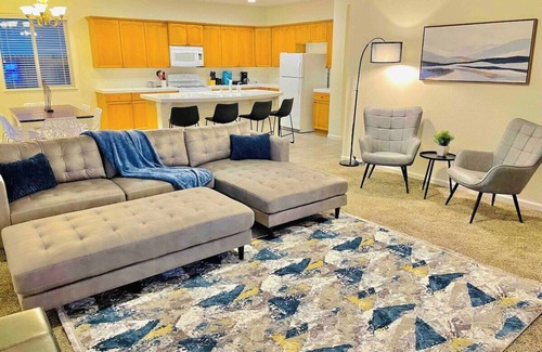 Reno House | Gorgeous S Reno 5BD W7TVs/Sleeps18/13 Beds/SuperFAST WIFI