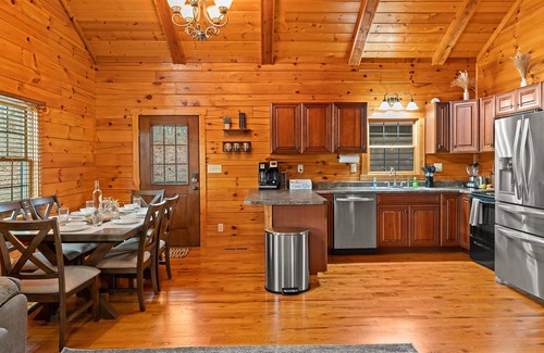 Nelsonville Cabin | Gorgeous Secluded Cabin~Hot Tub~Outdoor Relaxation