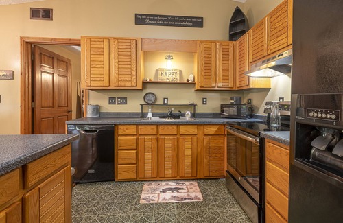 Carbondale Cabin | Gorgeous Secluded Cabin close to SIU and all the wineries