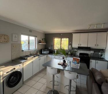 Durban North Apartment | Gorgeous Self Catering Cottage off Umhlanga Rocks