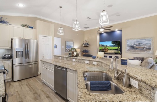 Lakeside Plantation House | Gorgeous Single Family Home w Nature View
