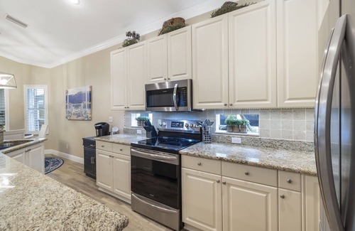 Lakeside Plantation House | Gorgeous Single Family Home w Nature View