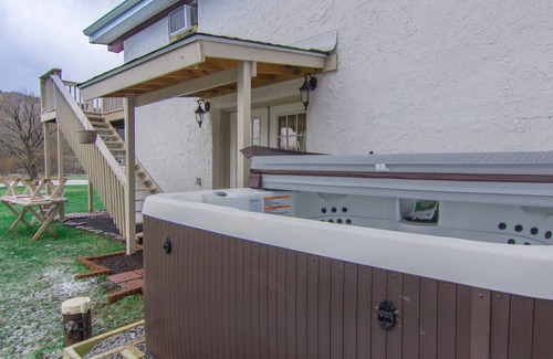 Fleischmanns House | Gorgeous Ski Chalet - 7 miles from Belleayre with hot tub