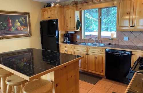 East Kootenay Ski Chalet | Gorgeous Ski In/Out Chalet. Private Hot Tub