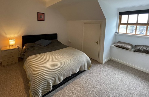 Trefriw House | Gorgeous Snowdonia home near Betws y Coed, lakes, mountains and forest walks.