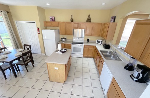 Solana House | Gorgeous, South-facing Pool/Spa, Gated Resort, Amenities for all, Near Disney