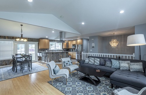 Tukwila House | Gorgeous, spacious 2 floor home 3.5 miles from Airport