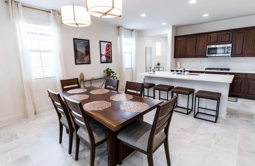Tolleson House | Gorgeous Spacious Home in Avondale 3Br/3Ba
