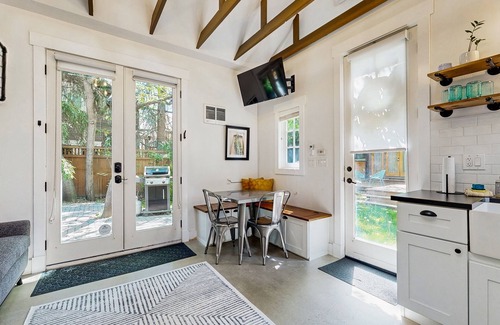 North End Apartment | Gorgeous studio cottage w/private patio, firepit in the heart of the North End