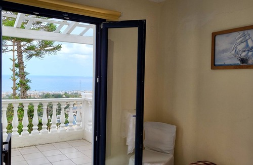Piskopiano House | Gorgeous Studio for 2 People, Swimming Pool and Sea View