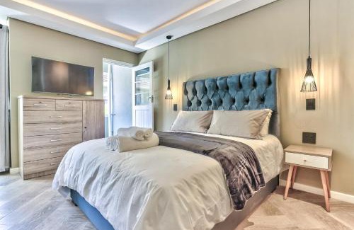 Three Anchor Bay Apartment | Gorgeous Studio in Sea Point