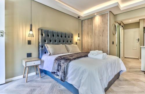 Three Anchor Bay Apartment | Gorgeous Studio in Sea Point