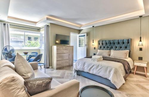 Three Anchor Bay Apartment | Gorgeous Studio in Sea Point