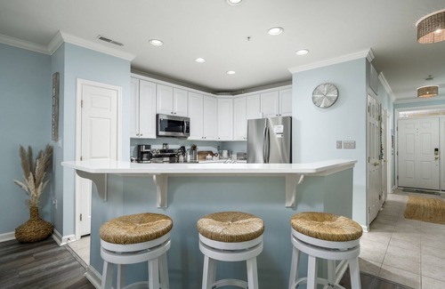 Sunset Island Condo | Gorgeous Sunset Island condo, 2 Pools, FREE Linens & Towels!