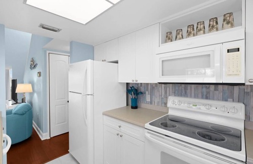 The Dunes House | Gorgeous Three Bedroom Home in the Dunes with Bikes, Steps to Beach