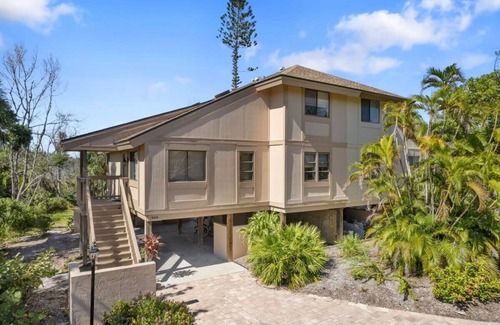 The Dunes House | Gorgeous Three Bedroom Home in the Dunes with Bikes, Steps to Beach