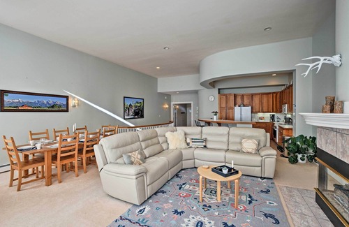 Fraser House | Gorgeous Townhome w/Fraser Valley Mountain Views!