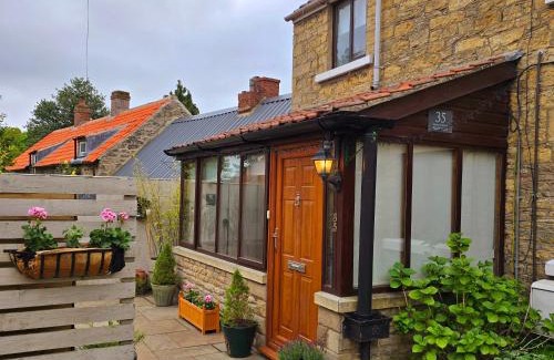 Snainton House | Gorgeous Two Bedroom Cottage, Pet Friendly!