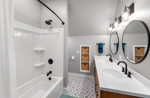 Markesan House | Gorgeous updated home 1 block from Green Lake waters