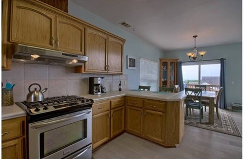 Marine Terrace House | Gorgeous Views ~ Recently Renovated ~ 30 Day Minimum Rental