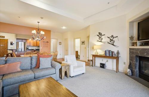 Central Vermont- Killington House | Gorgeous views, tastefully decorated Ski on ski off 3 bedroom condo, with sports center access Lodges 303