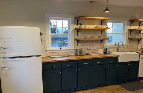 Camas House | Gorgeous vintage home near Portland airport and Columbia River Gorge