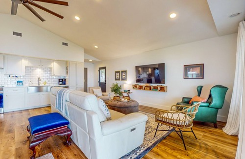 Fort Walton Beach House | Gorgeous waterfront coastal cottage with dock, Wifi, & private washer/dryer