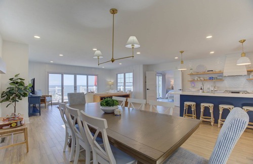 Huron House | Gorgeous Waterfront Retreat - 4bdrms/3.5bths