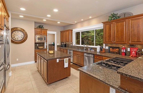 Roche Harbor House | Gorgeous Waterfront Home w/Hot Tub! (RH Manor)