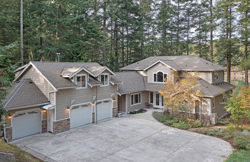 Roche Harbor House | Gorgeous Waterfront Home w/Hot Tub! (RH Manor)