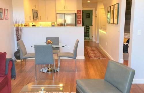 Northwest Portland House | Gorgeous Westside Townhouse-10 Minutes to Downtown/Nike